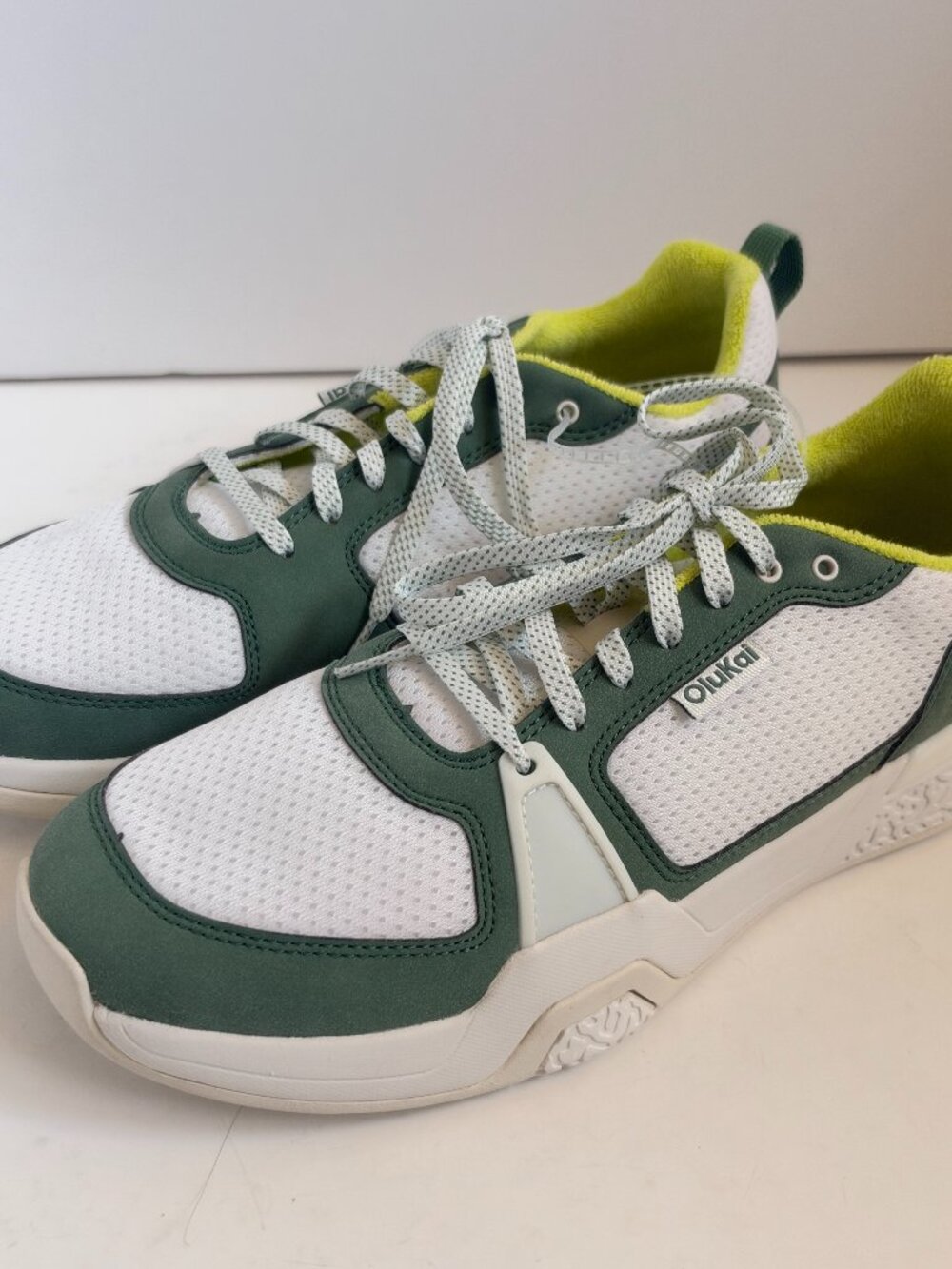 OluKai 'Anau Mens Size 10 Leaf Green White Pickleball Court Casual Shoes